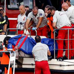 انتشال إحدى الجثث