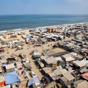 مخيم للنازحين الفلسطينيين في دير البلح