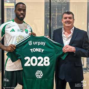 المهاجم الإنجليزي إيفان توني وقع مع أهلي جدة