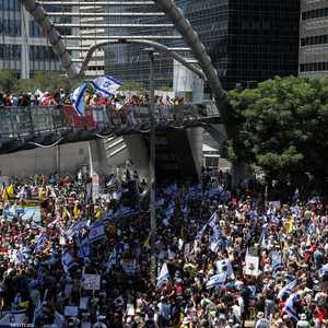 مظاهرات حاشدة في إسرائيل للمطالبة بإبرام صفقة التبادل