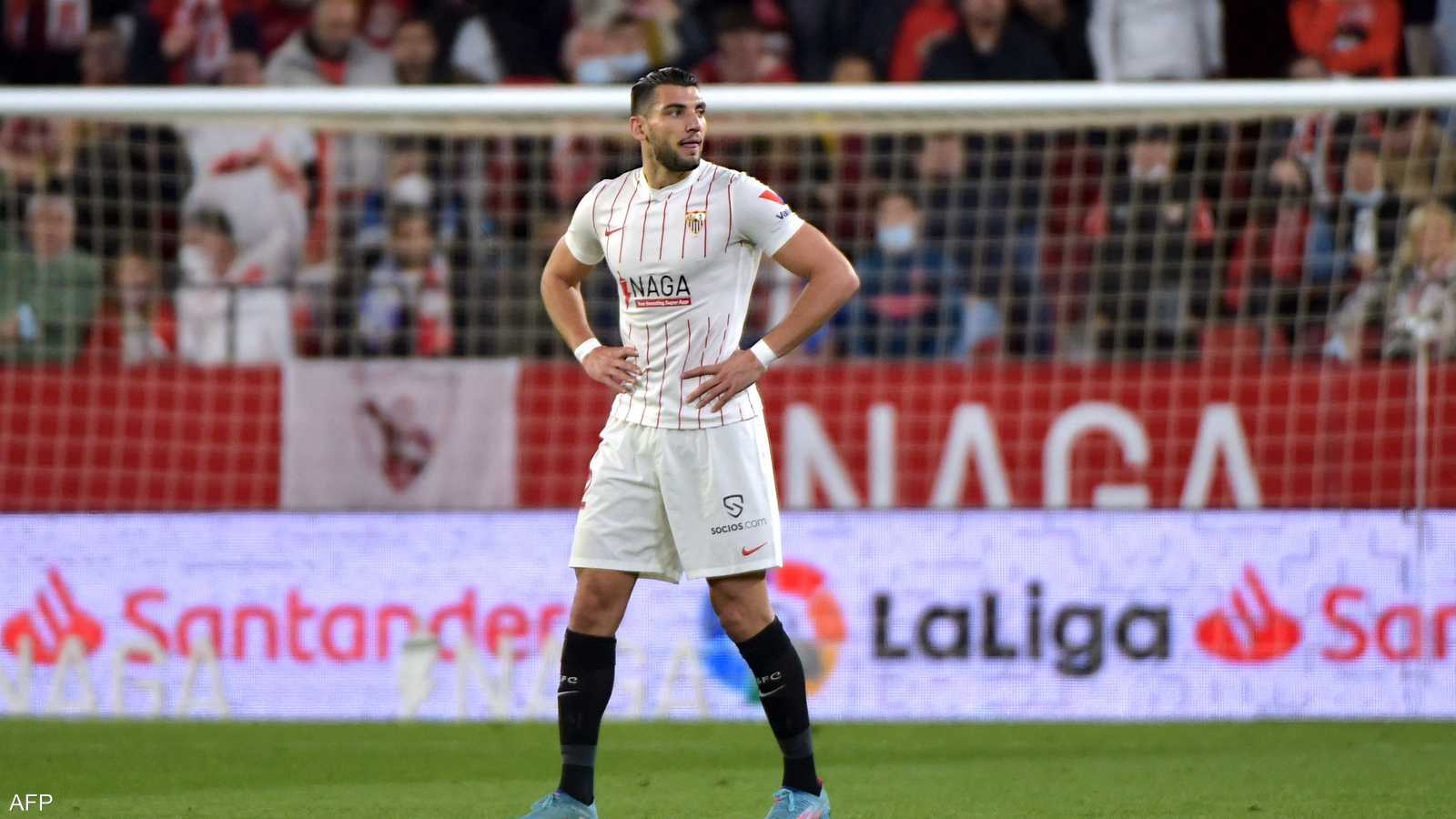 مهاجم فريق فالنسيا لكرة القدم رافا مير