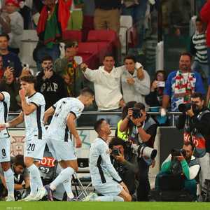 رونالدو محتفلا بالهدف 900