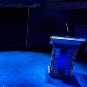 منصتا ترامب وهاريس قبل المناظرة الرئاسية