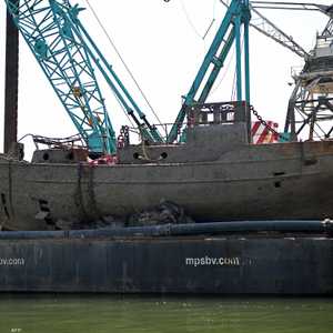 حطام سفن محملة بالمتفجرات من عهد النازية