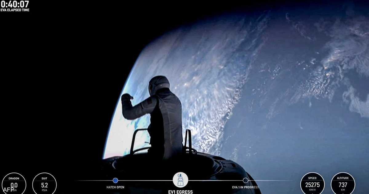 "سبيس إكس" تنجح في إطلاق أول عملية تجول في الفضاء لبعثة خاصة