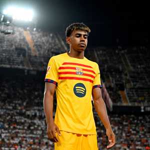 لامين يامال نجم برشلونة ومنتخب إسبانيا