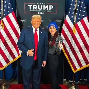 لورا لومر مع ترامب