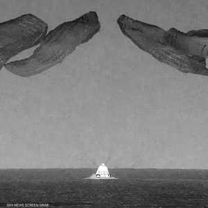 لحظة هبوط الكبسولة