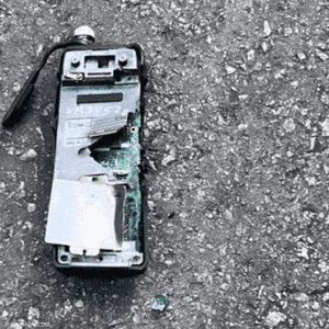 لبنان.. أجهزة لاسلكية انفجرت في أيادي حامليها