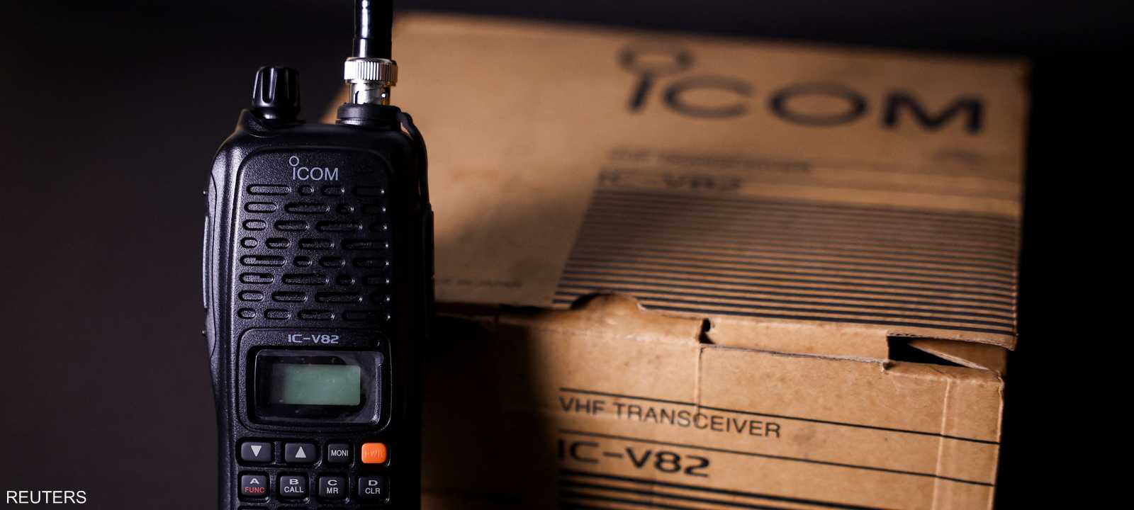 جهاز راديو ICOM IC-V82 يباع في متجر في الفلبين