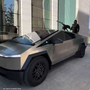 قديروف وسيارته من نوع "تسلا سايبرتيك"