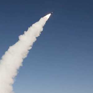 الحوثيون يطلقون الصواريخ على إسرائيل