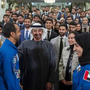 الرئيس الإماراتي خلال لقائه طلبة الإمارات في أميركا