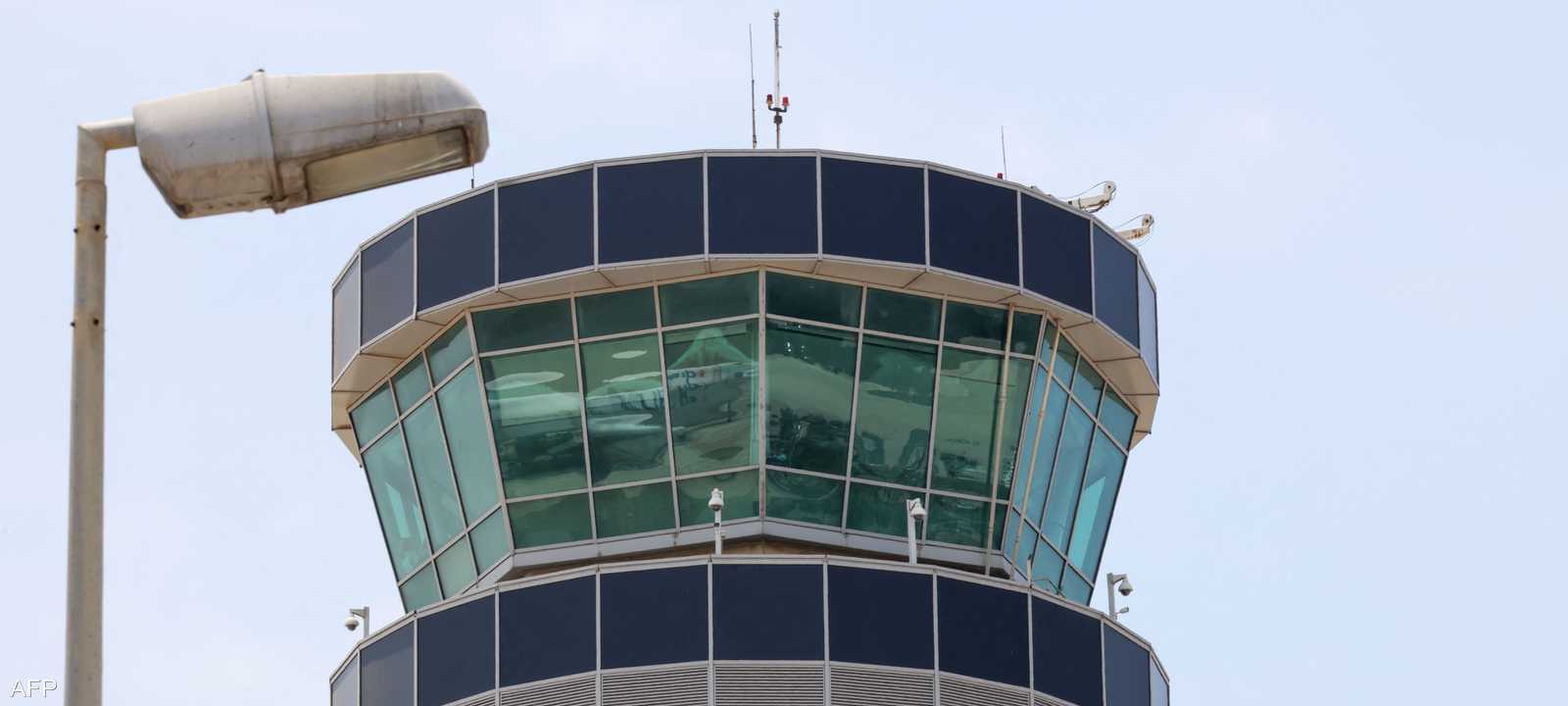 برج المراقبة في مطار رفيق الحريري