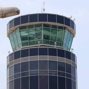 برج المراقبة في مطار رفيق الحريري