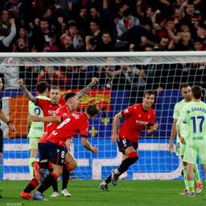 برشلونة لا يزال في الصدارة رغم الهزيمة