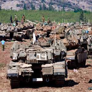 دبابات الجيش الإسرائيلي تنتشر في منطقة الجليل شمال إسرائيل
