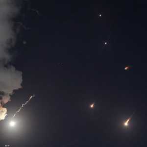 إيران هاجمت إسرائيل بنحو 180 صاروخا بالستيا