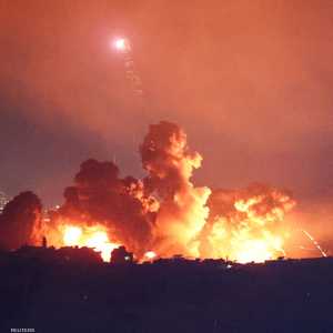 كرات لهب عملاقة من جراء الغارات الإسرائيلية