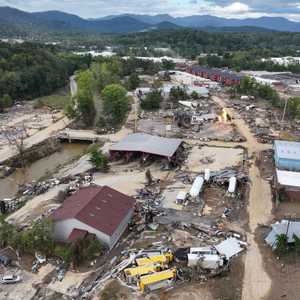 من آثار الدمار التي خلفها الإعصار هيلين