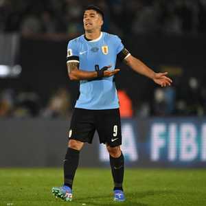 نجم الأوروغواي المعتزل لويس سواريز