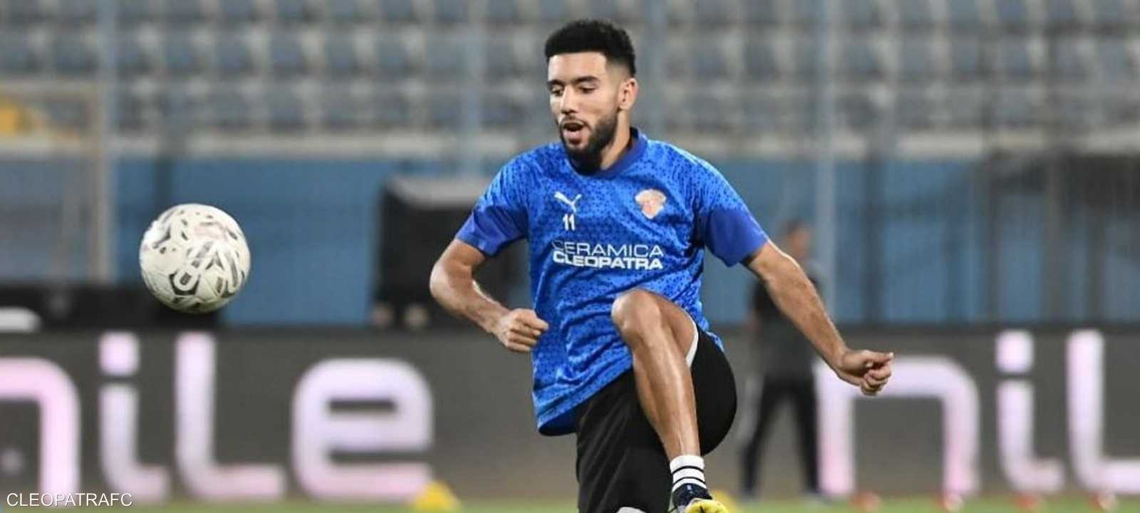 قندوسي لاعب الأهلي المعار إلى سيراميكا كيلوباترا