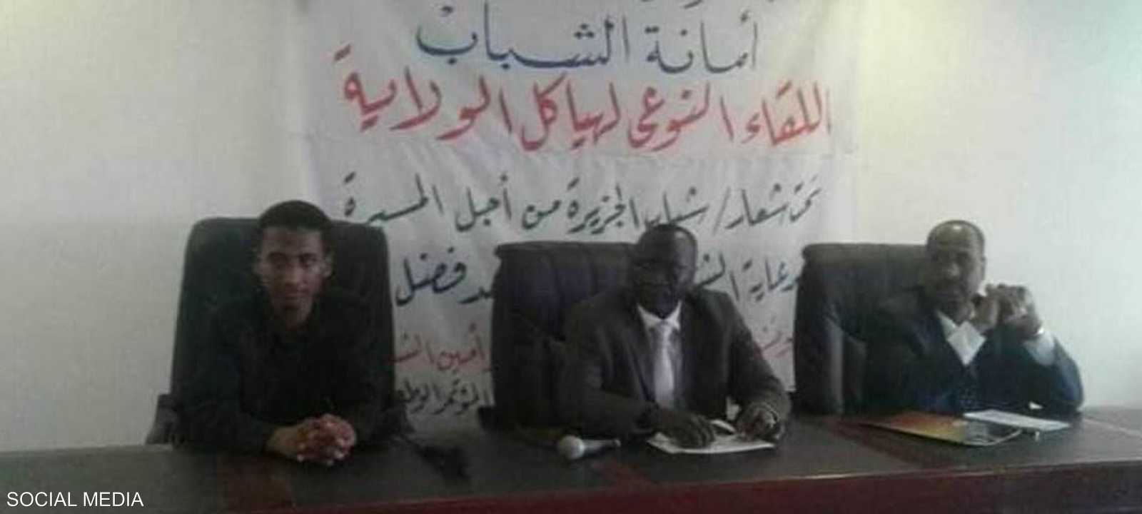 الناشط الإخواني محمد الشكري صاحب تسجيل التهديدات (يسار)
