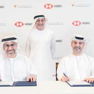 جانب من توقيع الاتفاقية بين "أبوظبي للاستثمار" وبنك "HSBC"