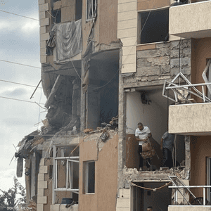 استهدفت الغارة مبنى في أطراف بلدة برجا