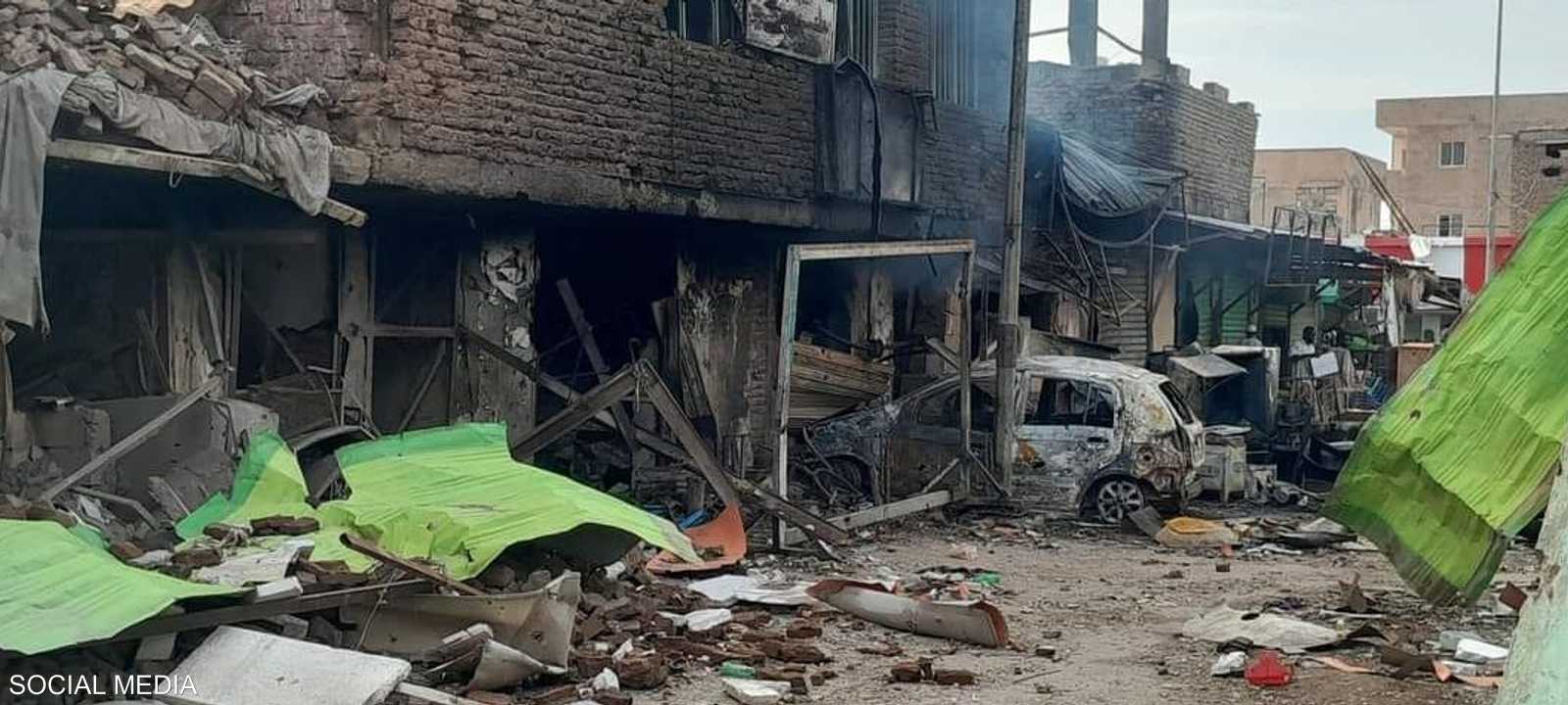 خلف القصف دمارا واسعا في السوق المركزي