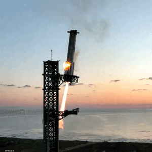 لحظة عودة "سوبر هيفي"، بعد انفصاله عن "ستارشيب"