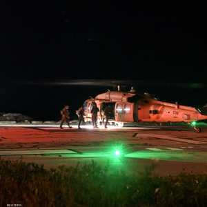 قوات إسرائيلية تنقل مصابين في هجوم حزب الله