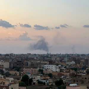 الدخان يتصاعد في سماء الخرطوم