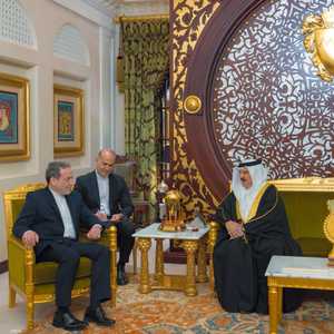 ملك البحرين يستقبل وزير الخارجية الايرانى