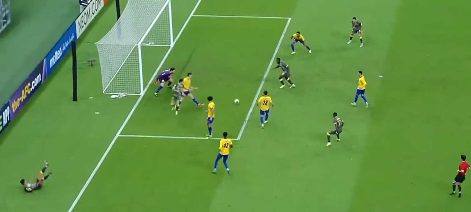 من المباراة بين الفريقين