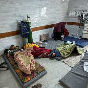 الجرحى والمرضى متكدسون في المستشفى