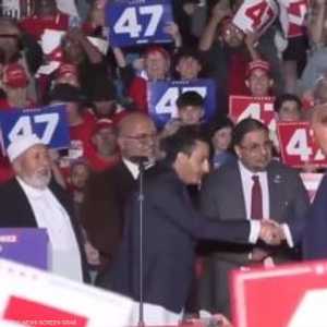 بعد انتهاء كلمة الزهيري في تجمع ميشيغان