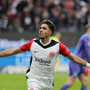 مرموش يقدم أداء لافتا مع أينتراخت فرانكورت