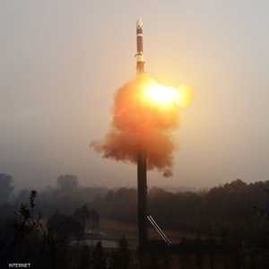 بيونغيانغ تختبر صاروخا باليستيا جديدا من طراز هواسونغ-19