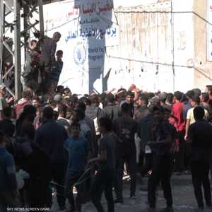 آلاف الفلسطينيين يصطفون في طوابير يومية للحصول على الخبز