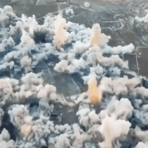 لحظة تفجير أحياء كاملة بإحدى القرى اللبنانية