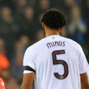 إنذار للاعب أستون فيلا تايرون مينجز