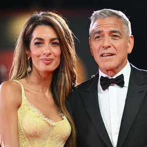 جورج كلوني من أبرز من طالب بتنحي بايدن