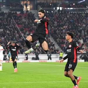 مرموش يتقاسم صدارة هدافي البوندسليغا مع هاري كين