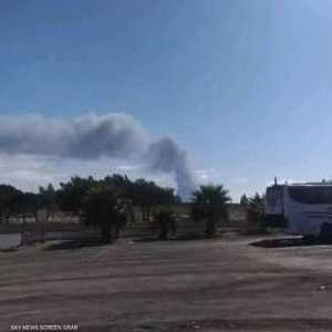 أدت الغارة إلى قطع الطريق الرئيسي بين دمشق وحمص