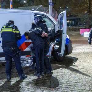 إلقاء القبض على خمسة أشخاص