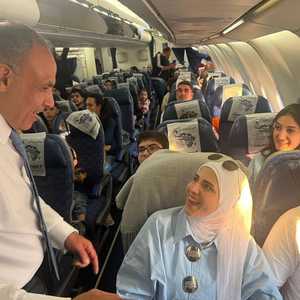 عبد العاطي برفقة الرعايا المصريين