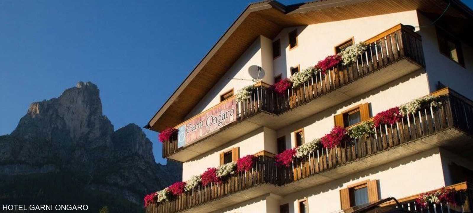 يقع الفندق في منطقة جبلة بإيطاليا