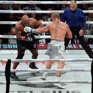 مايك تايسون وجيك بول