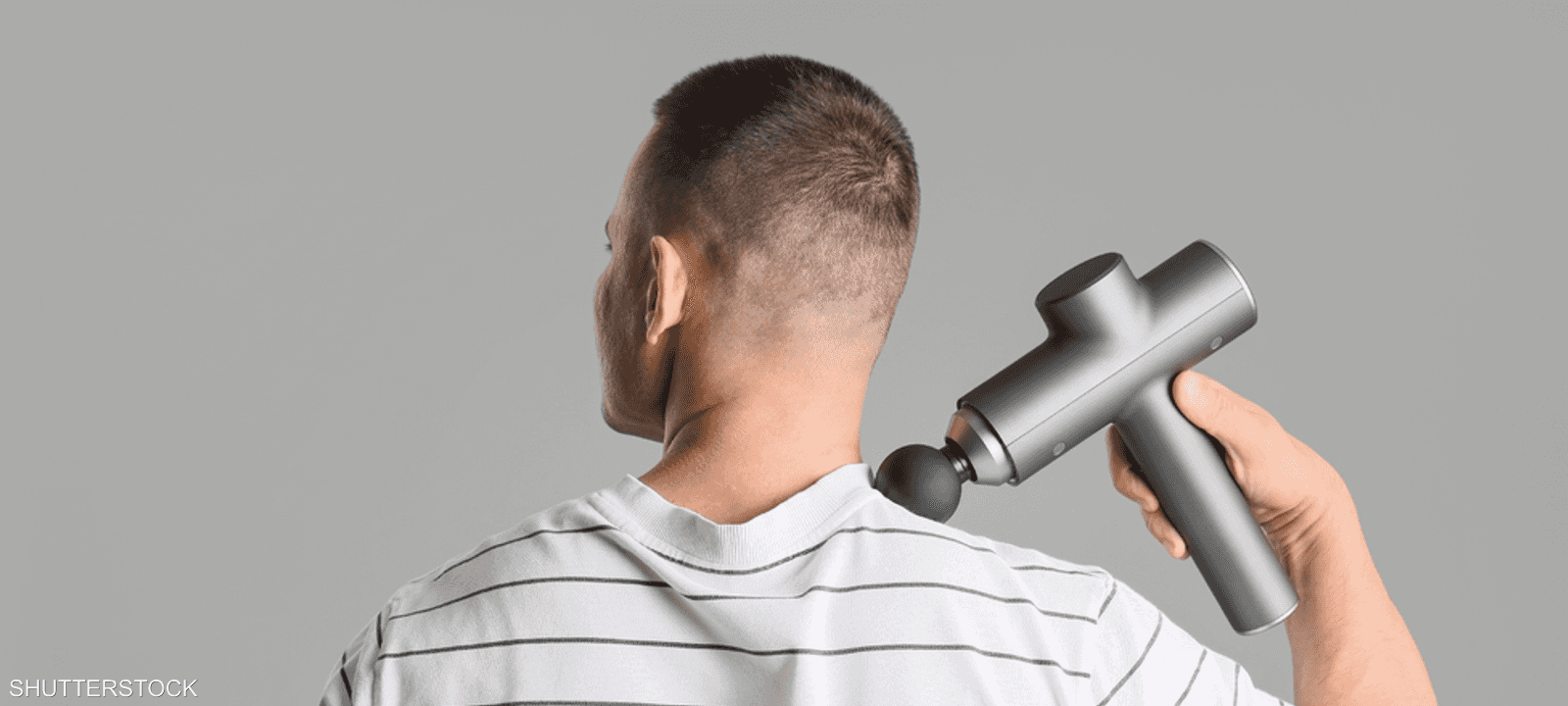 يتم استخدام مسدس التدليك لتخفيف تشنج العضلات